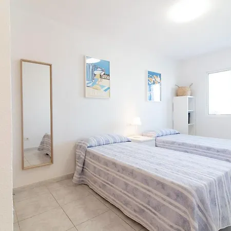 Global Properties, Bonito En La Playa De Corinto, *