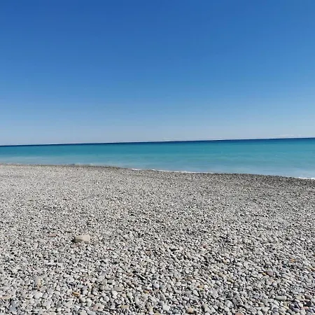 Global Properties, Bonito En La Playa De Corinto, *